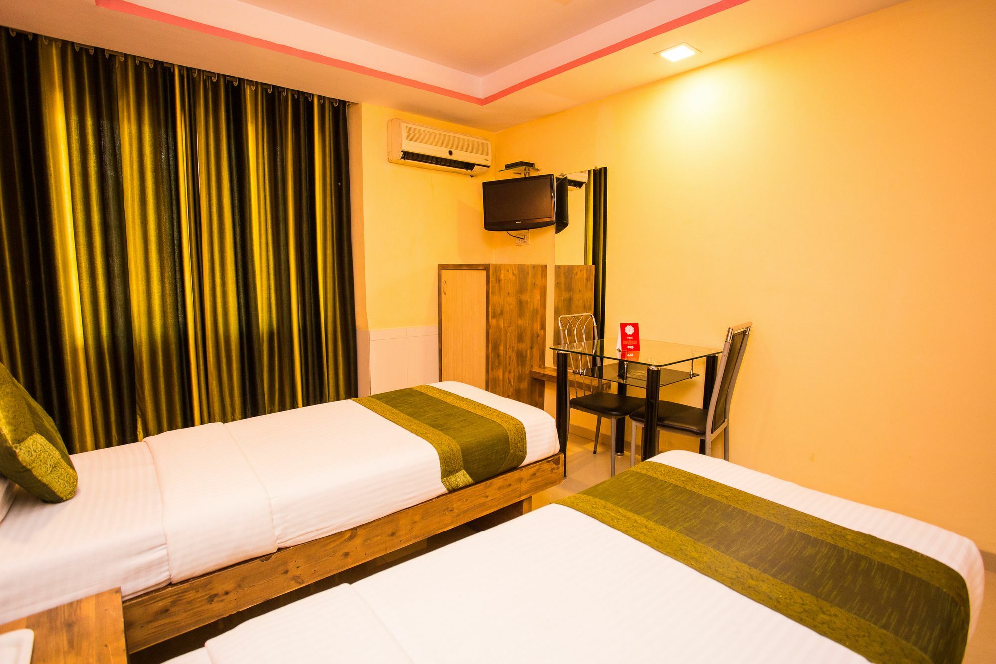 Oyo 8760 Hotel Arma Residency Mumbai Exterior photo